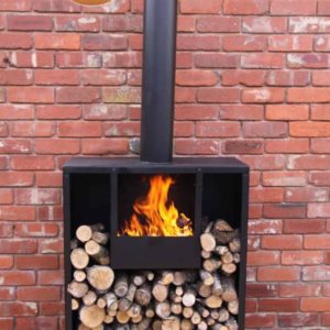 Eeron outdoor fireplace with fire